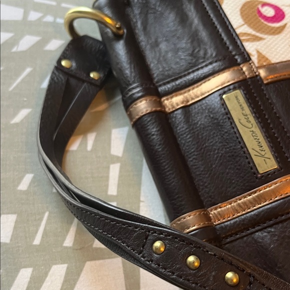 Kenneth Cole Retro Leather purse - Picture 7 of 16